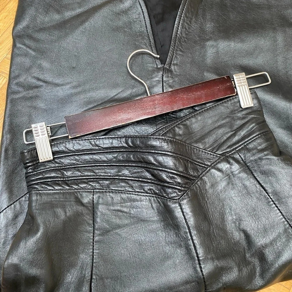 VINTAGE - Buttery Soft Black  Danier Leather 1980s High Waist Skirt - Picture 6 of 8